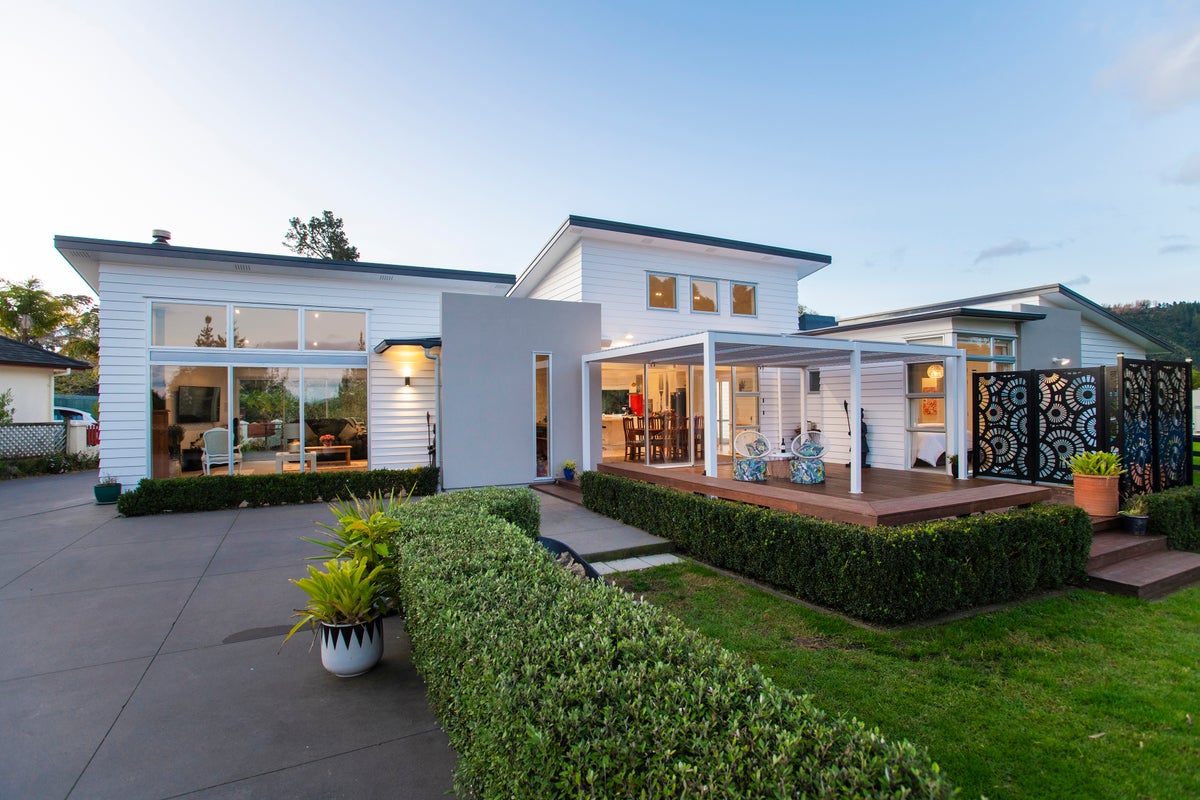 57 Hillview Terrace, Mangapapa, Gisborne - Carousel 1