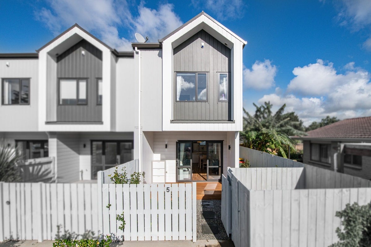 5/66 Swanson Road, Henderson, Auckland - Carousel 1