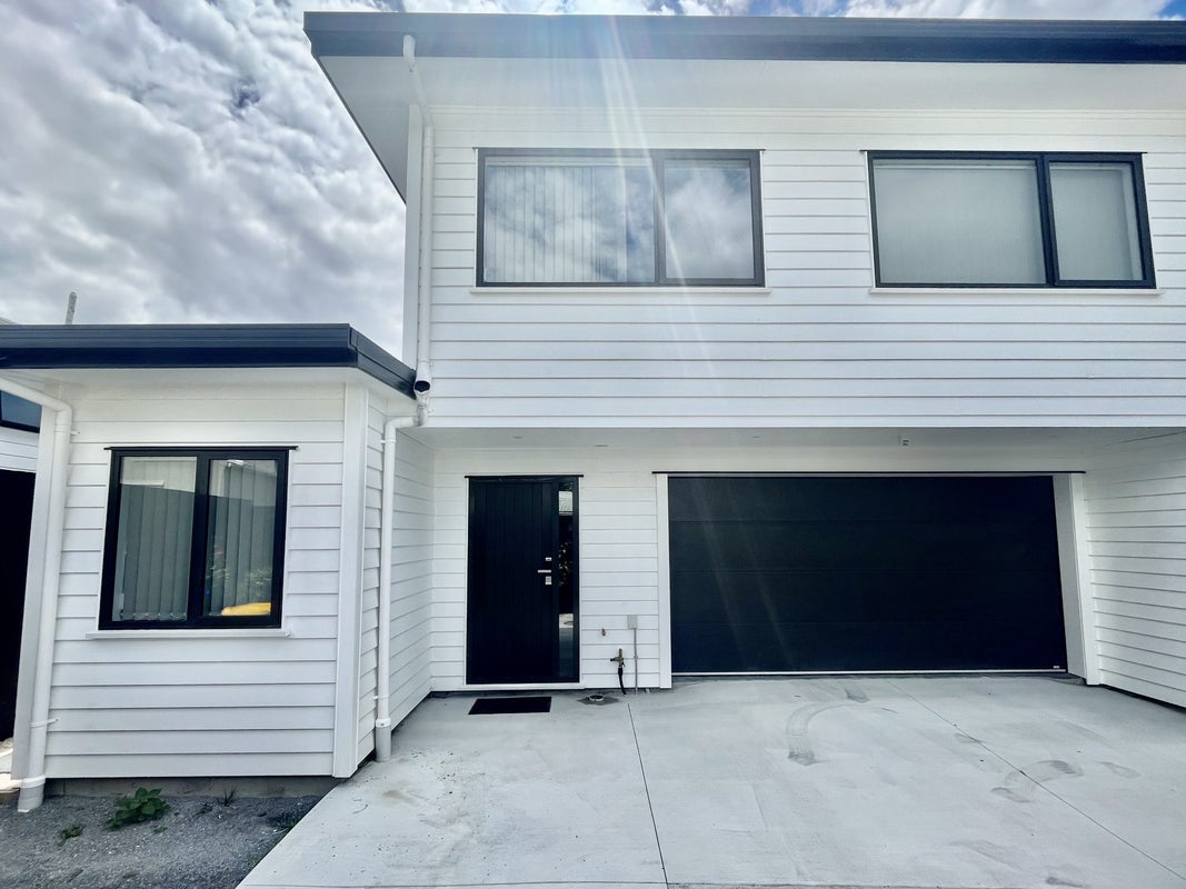 7B Karaka Street, New Lynn, Auckland - Carousel 1