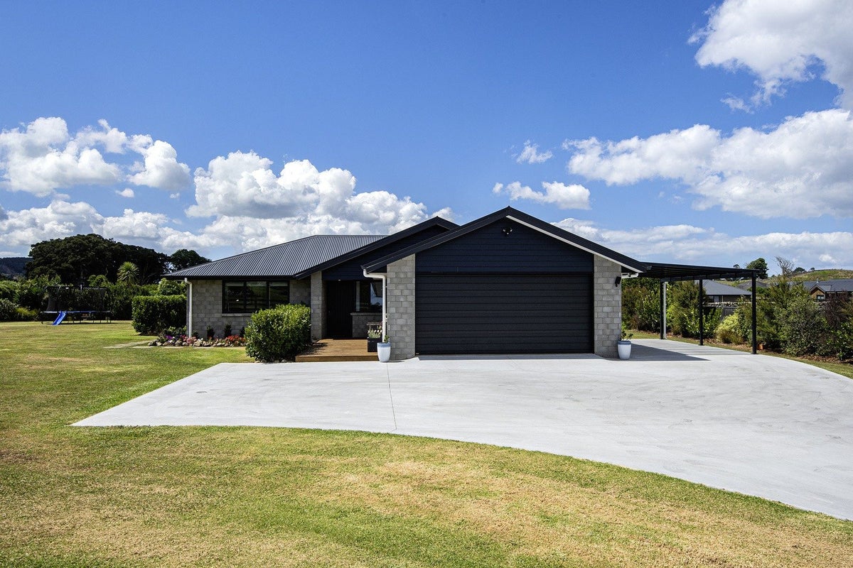 32 Capstone Place, Te Kamo, Whangarei - Carousel 1