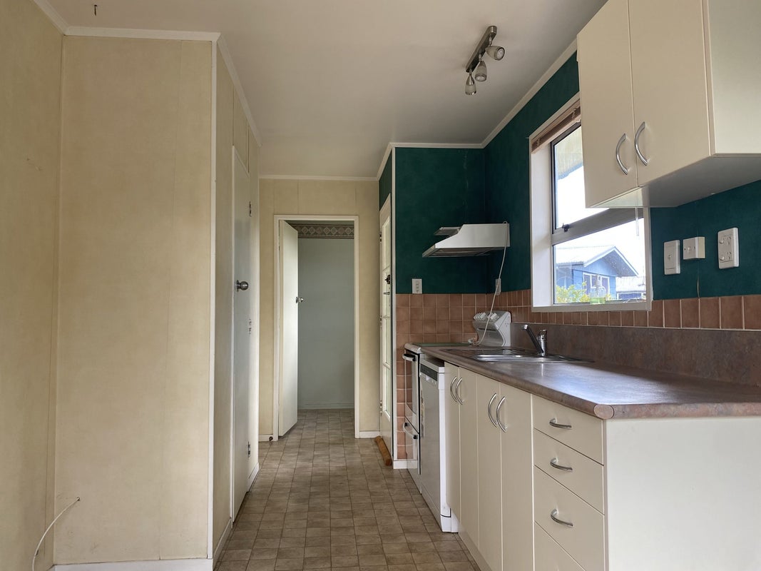 14 Brookbank Place, Glenview, Hamilton - Carousel 2