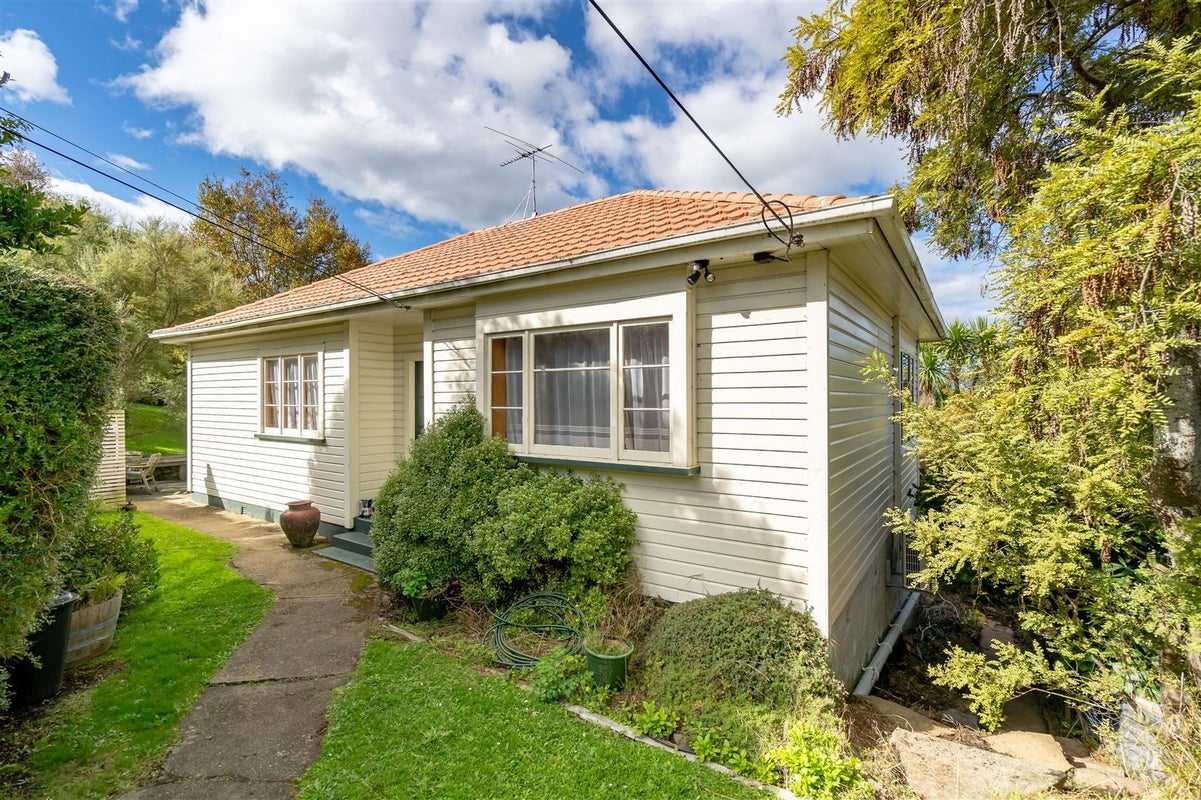 20 Pennant Street, Wakari, Dunedin - Carousel 1