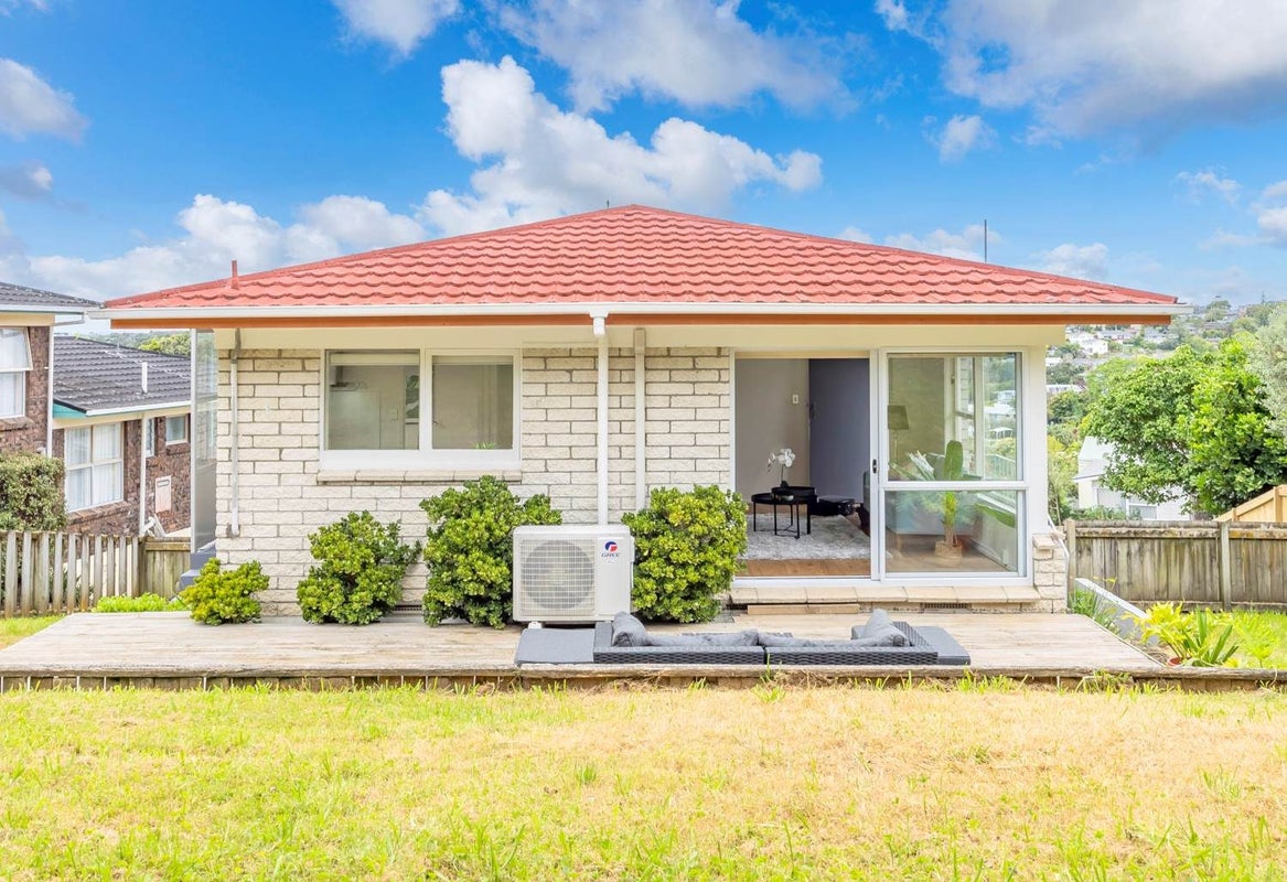 2/5 Finn Place, Totara Vale, Auckland - Carousel 1