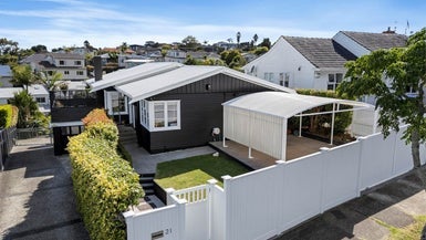 21 Blackett Crescent, Meadowbank, Auckland - Carousel 1