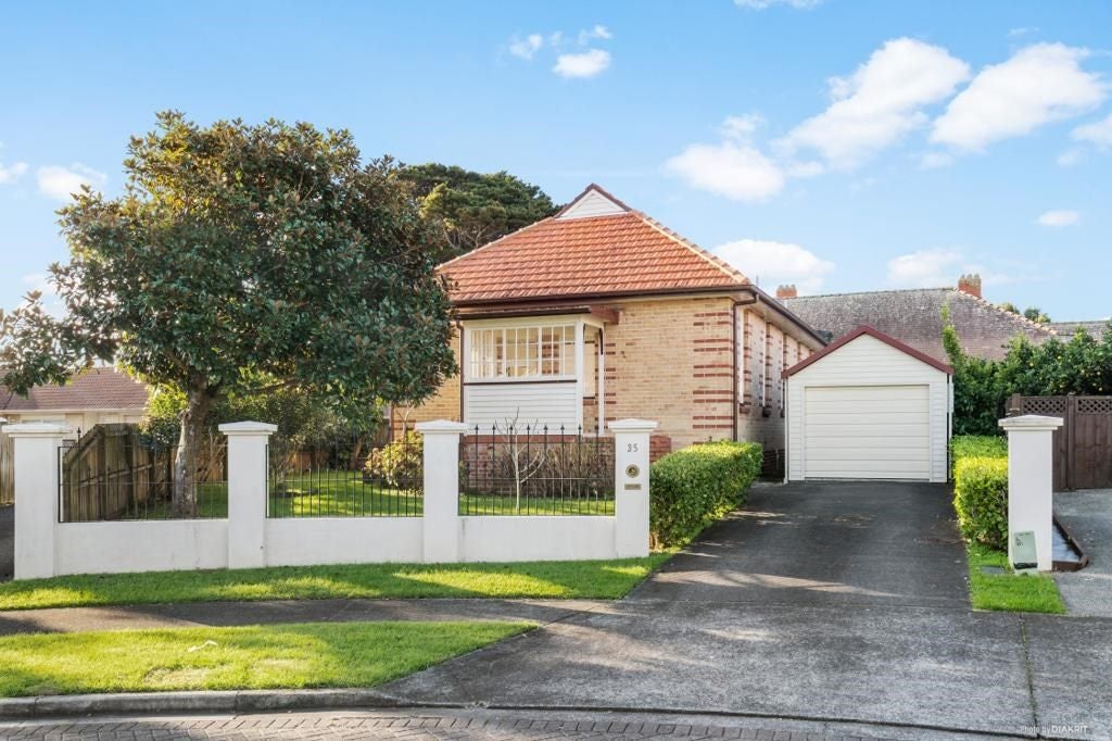 35 Montilla Place, Manurewa, Auckland - Carousel 1