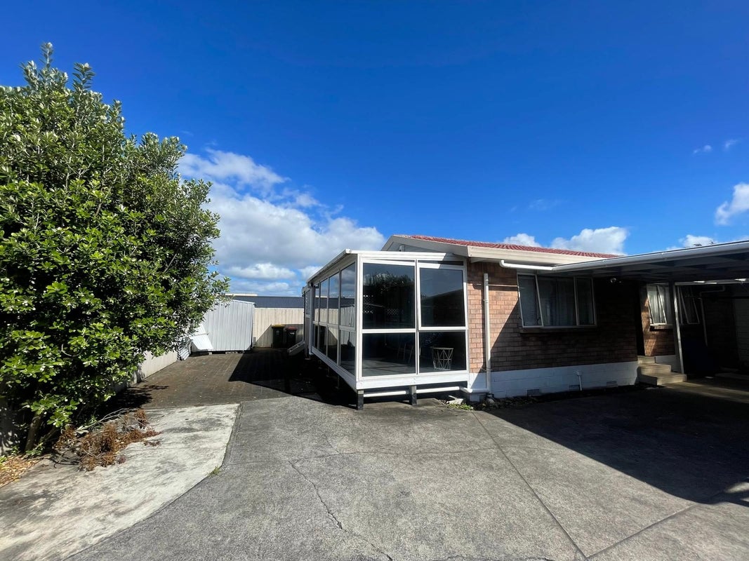 20B Kindergarten Drive, Conifer Grove, Takanini - Carousel 1