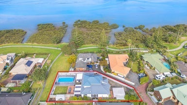 38 Settlers Grove, Orewa, Orewa - Carousel 1
