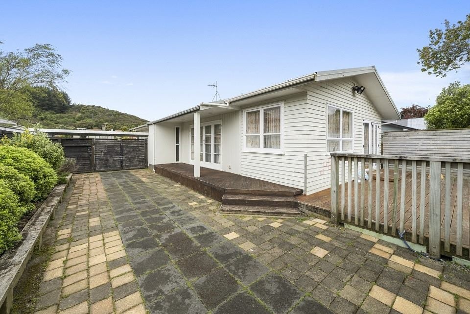 7 Meremere Street, Wainuiomata, Lower Hutt - Carousel 1