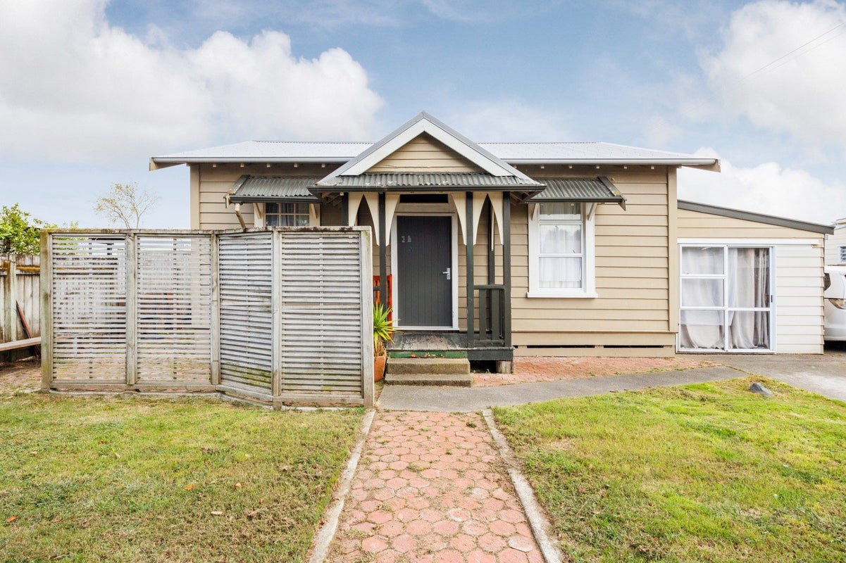 18 Fairs Road, Milson, Palmerston North - Carousel 1