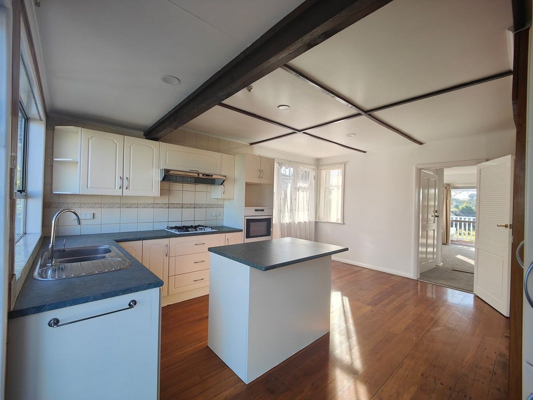 8 Revel Avenue, Mount Roskill, Auckland - Carousel 2