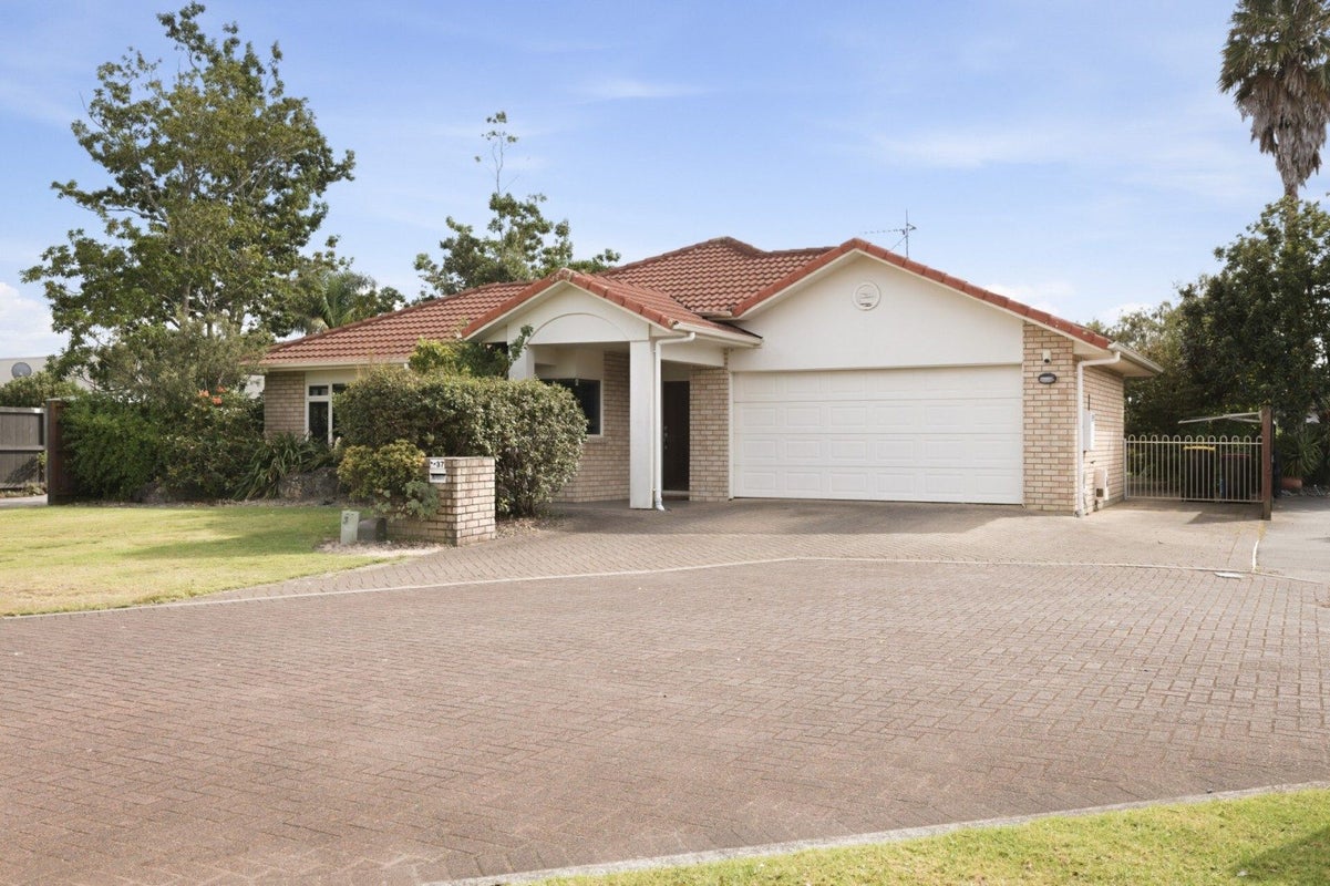 37 Tomika Crescent, Papamoa Beach, Papamoa - Carousel 1