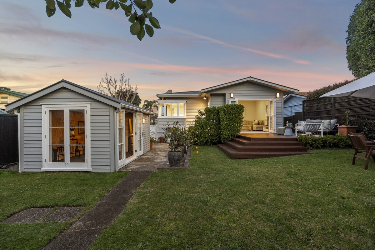 20 Linwood Avenue, Mount Albert, Auckland - Carousel 1