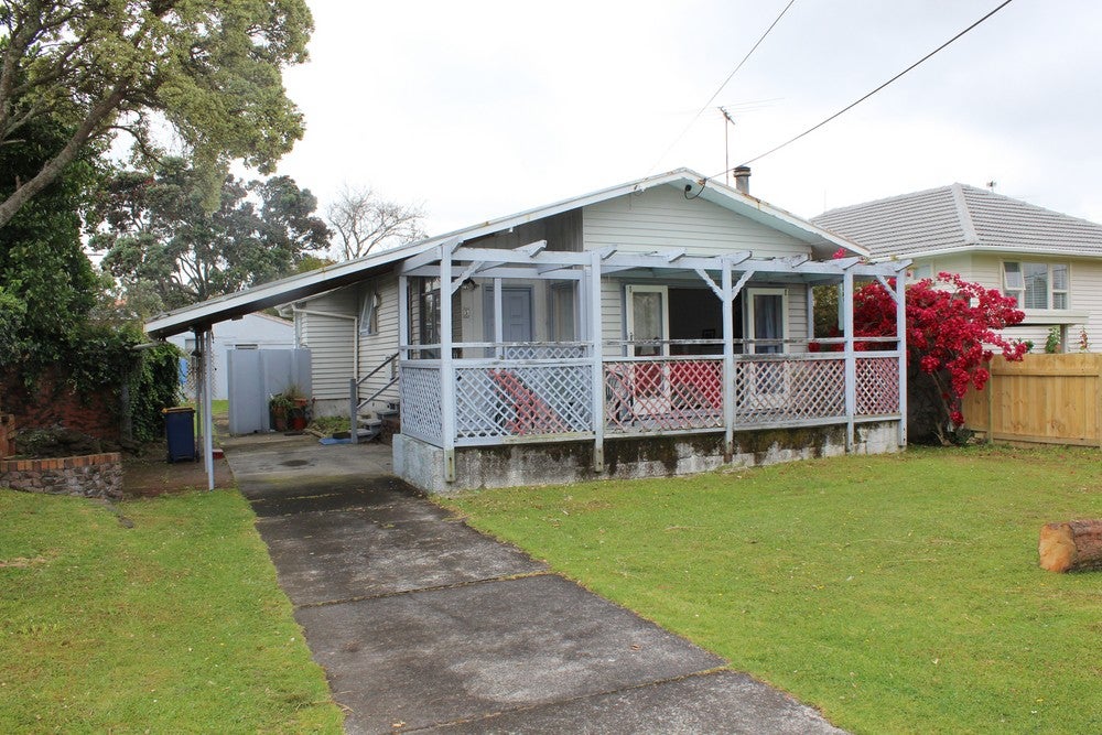 5 Archlynn Road, Kelston, Auckland - Carousel 1