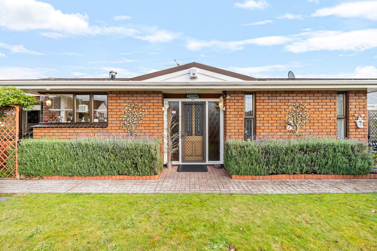 24 Camp Street, Silverstream, Upper Hutt - Carousel 2