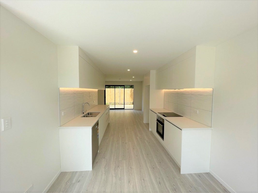 8B Roys Road, Weymouth, Auckland - Carousel 1
