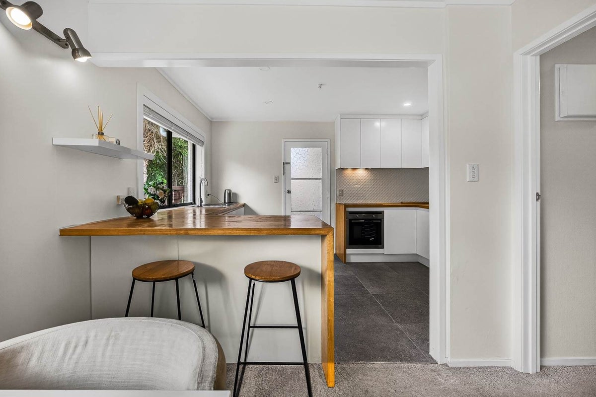 2/69 Glencoe Road, Browns Bay, Auckland - Carousel 2