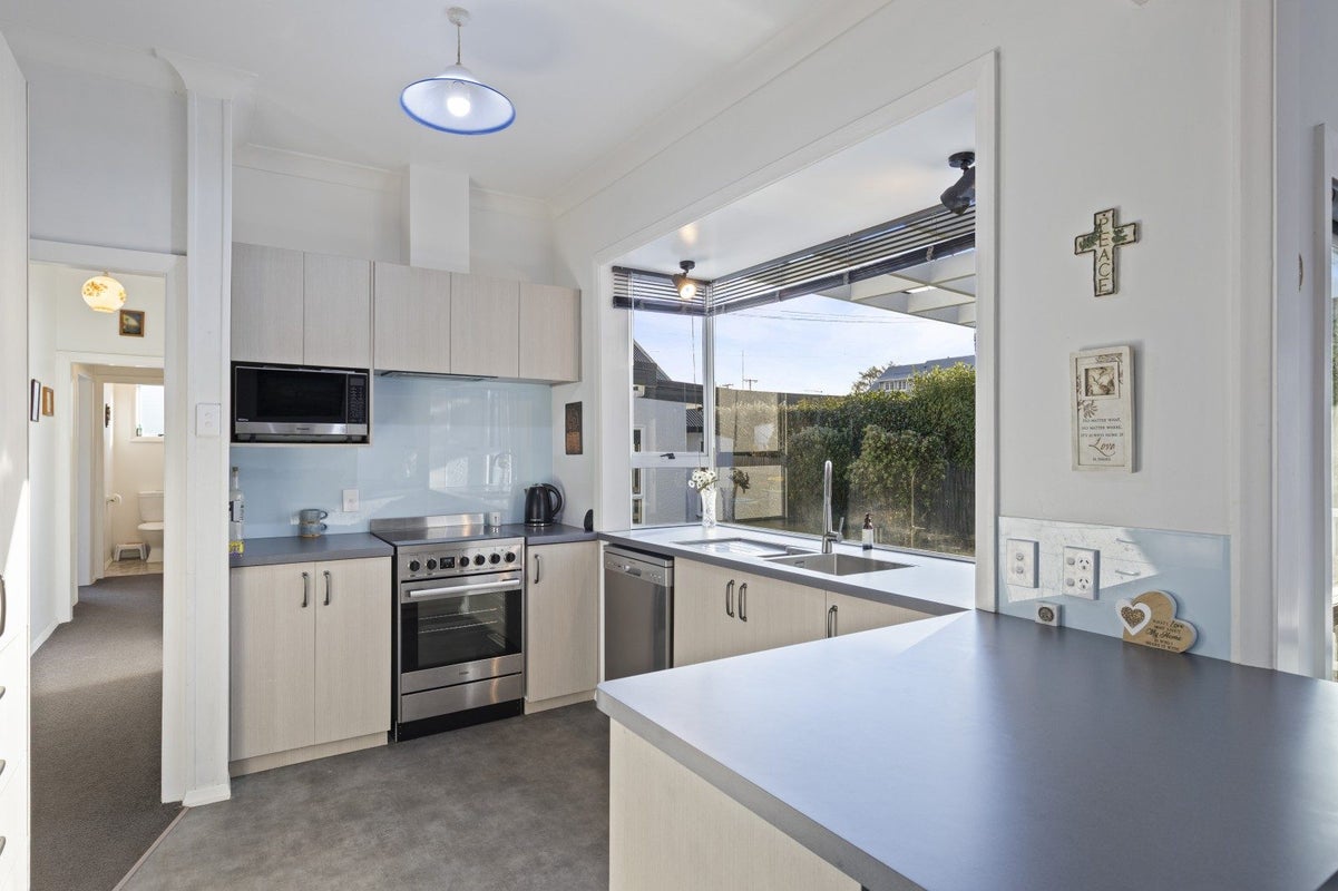 25A Paynters Avenue, Strandon, New Plymouth - Carousel 2