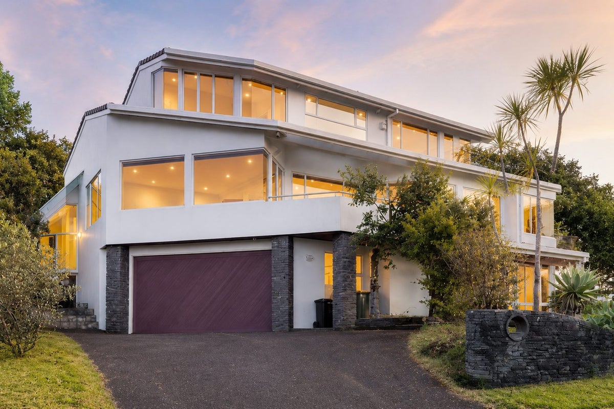 19 Calypso Place, Rothesay Bay, Auckland - Carousel 1
