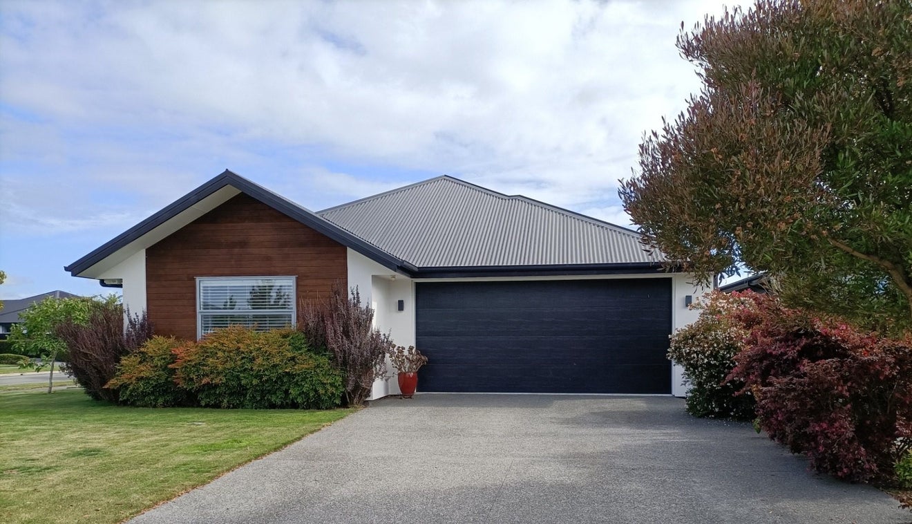 32 Te Whenu Crescent, Marshland, Christchurch - Carousel 1