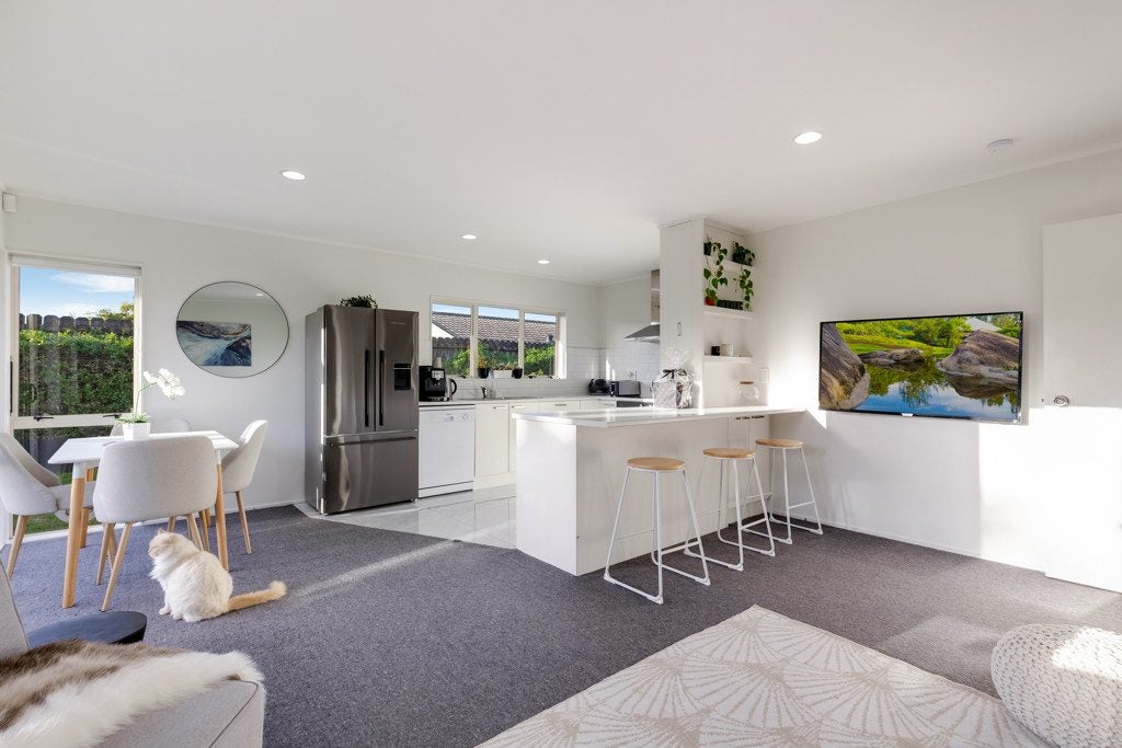 137 Naylors Drive, Mangere, Auckland - Carousel 2