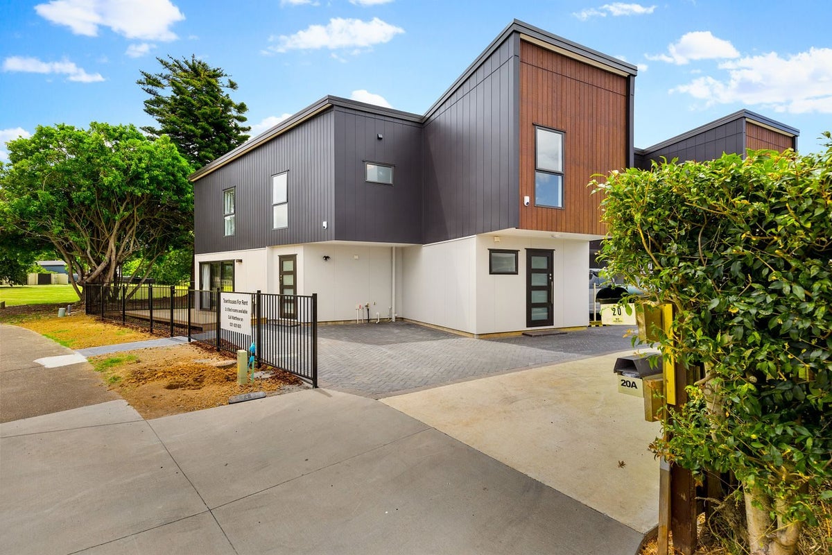 2/20 Blanche Way, Half Moon Bay, Auckland - Carousel 1