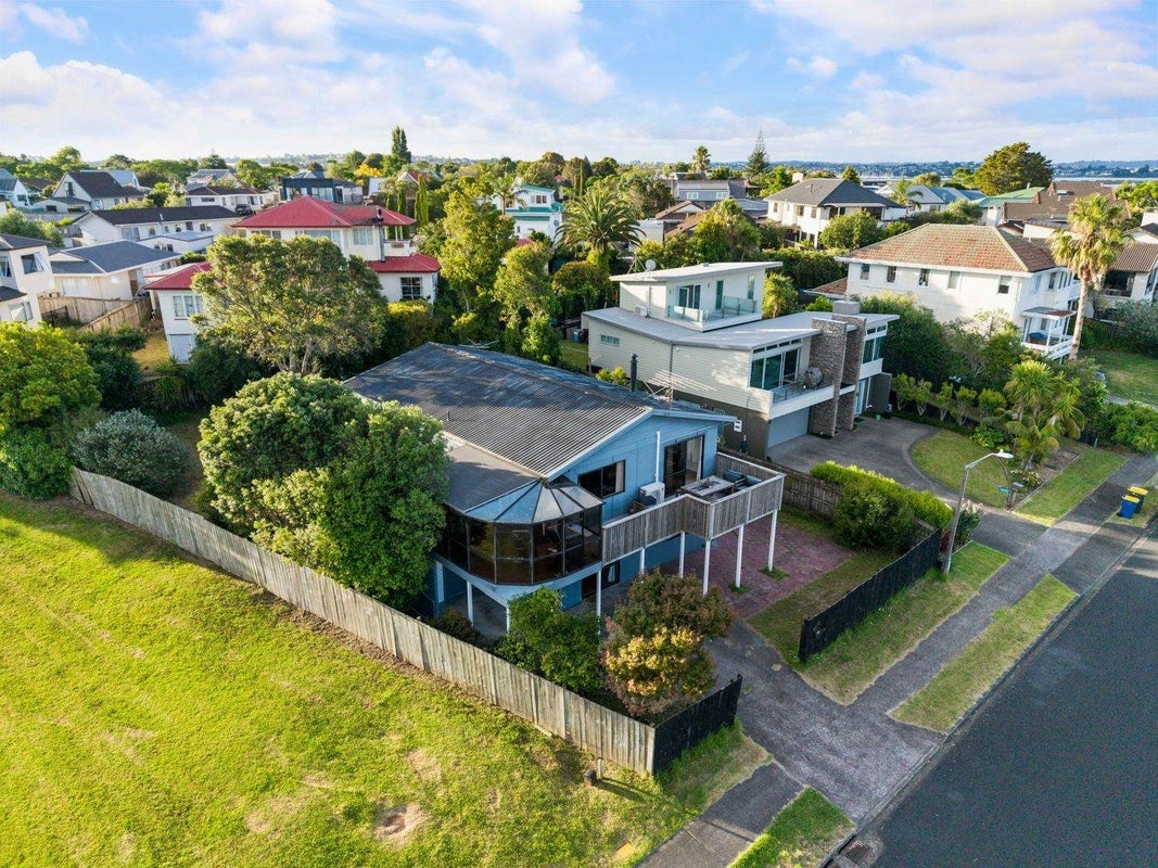 49 Spinnaker Drive, Te Atatu Peninsula, Auckland - Carousel 2