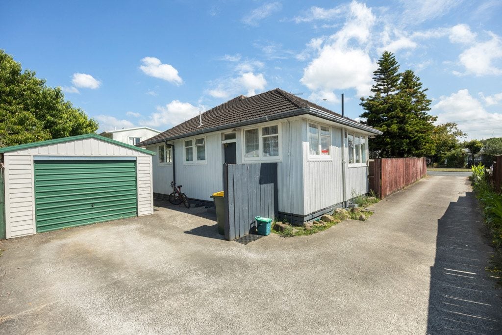 102 Bader Street, Bader, Hamilton - Carousel 1