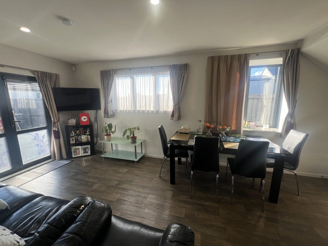 4/324 Stanmore Road, Richmond, Christchurch - Carousel 2