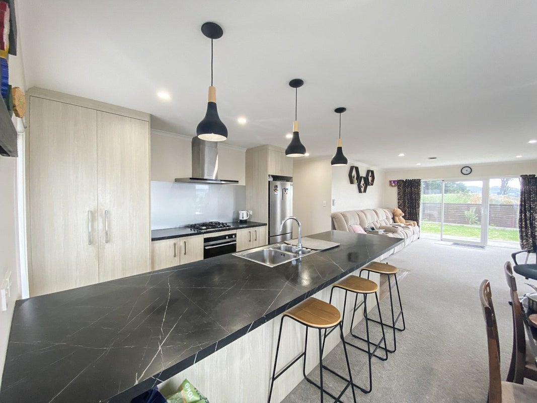 7 Boeing Way, Newlands, Wellington - Carousel 2