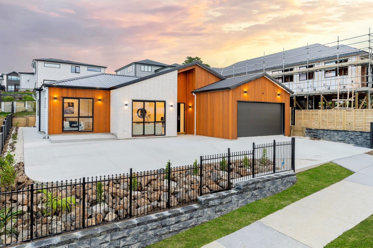 3 Kauri Gum Rise, Swanson, Auckland - Carousel 2