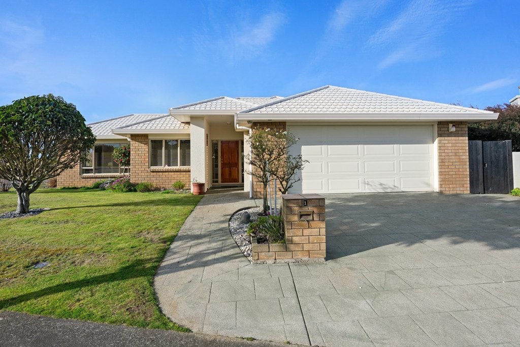 1 San Priamo Place, Paraparaumu Beach, Paraparaumu - Carousel 1