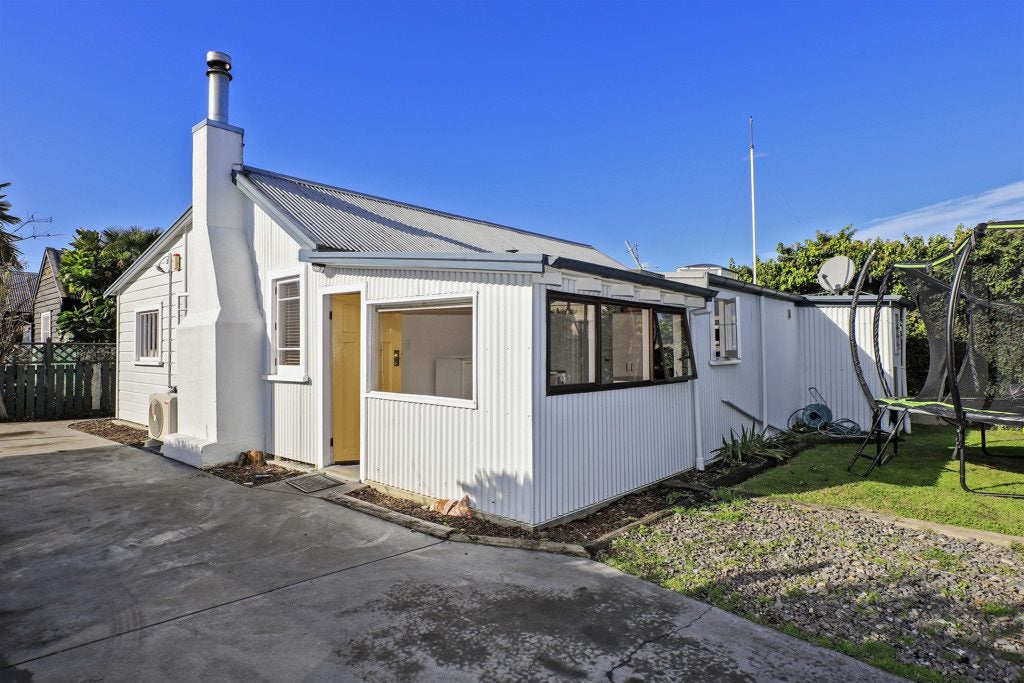707B Queen Street East, Parkvale, Hastings - Carousel 1