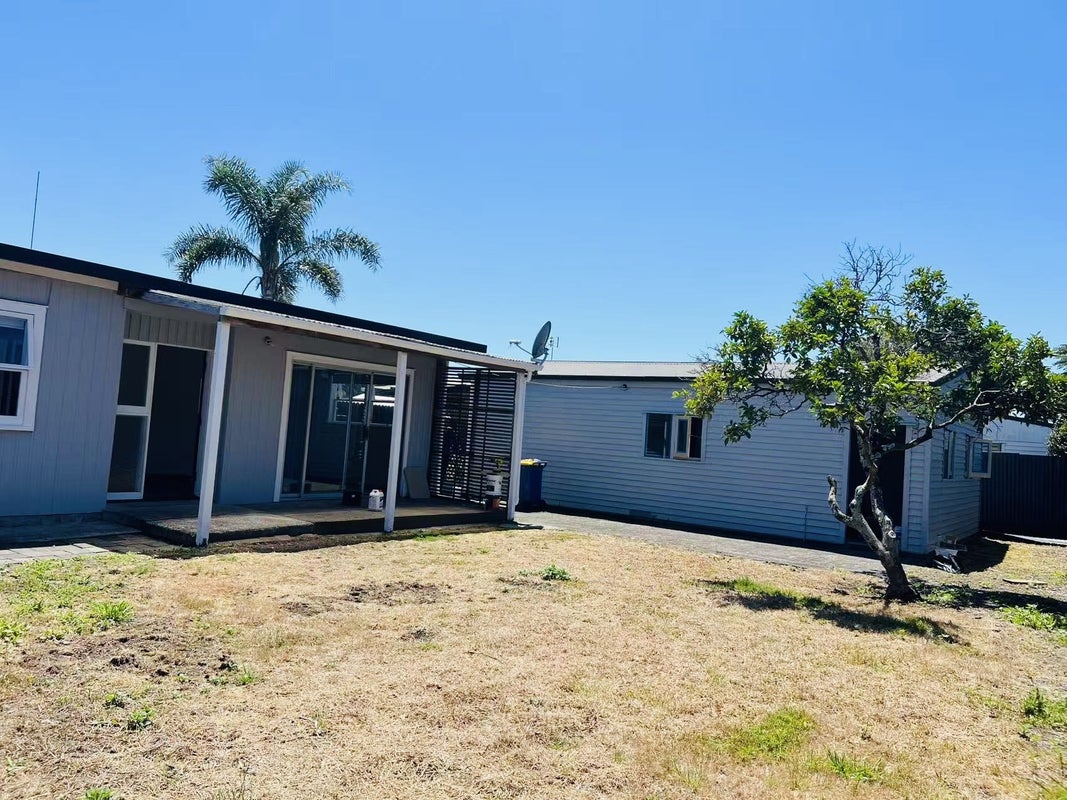 8 Ranui Station Road, Ranui, Auckland - Carousel 1