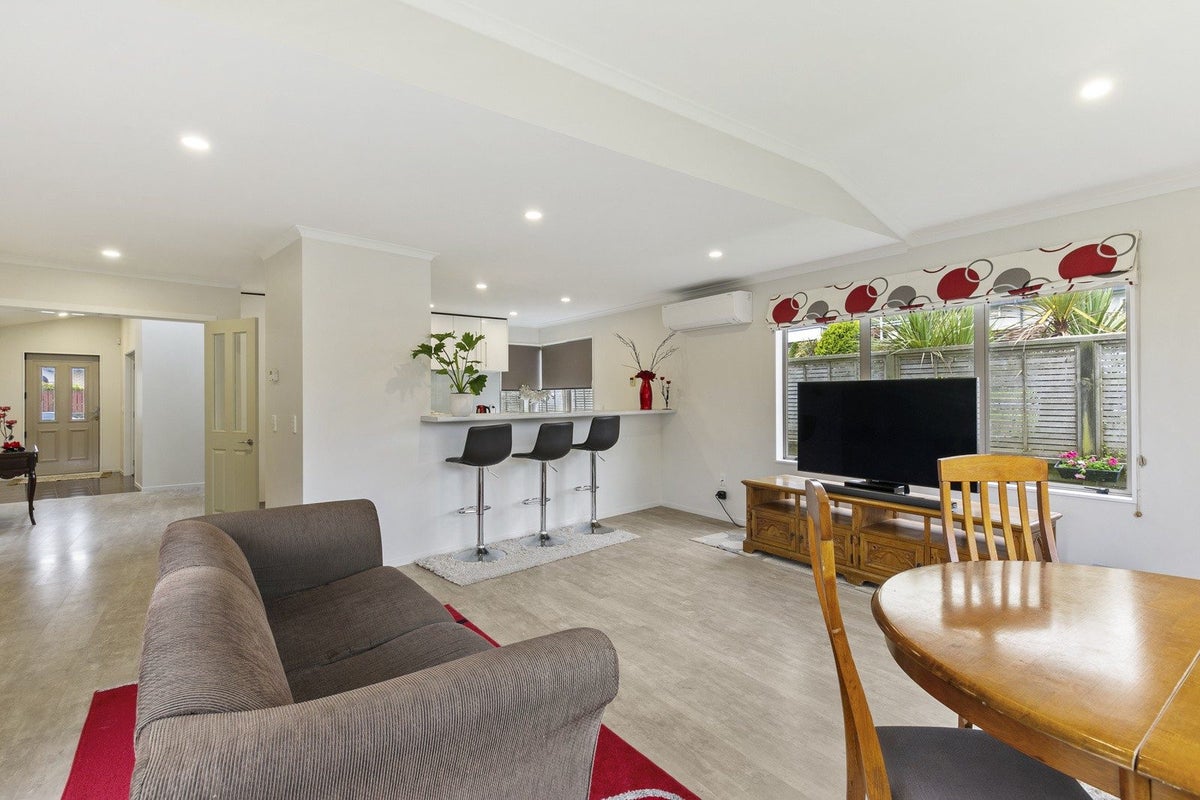 86 Kentwood Drive, Woodridge, Wellington - Carousel 2