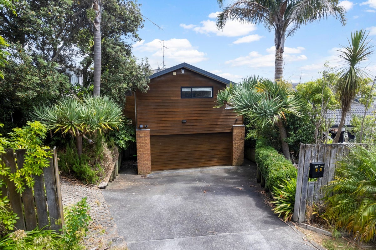 2/4 Mercury Lane, Windsor Park, Auckland - Carousel 2