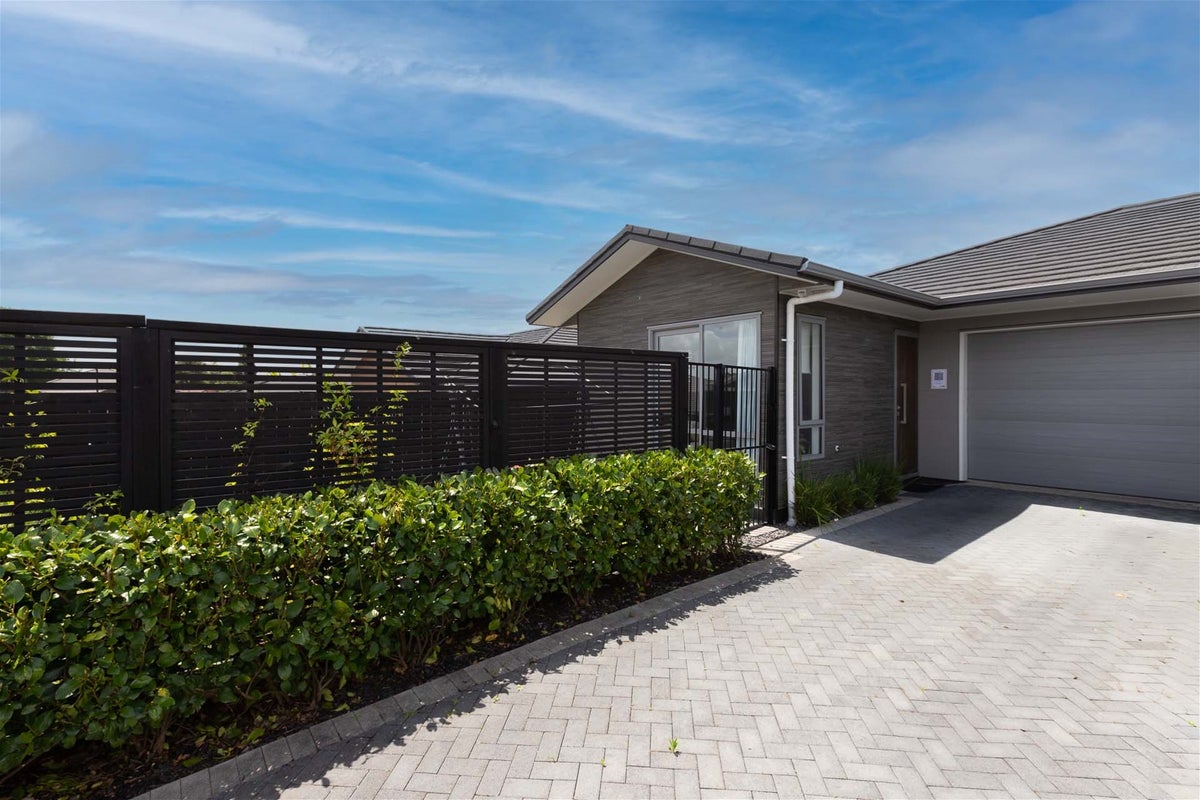 7A Yanicks Crescent, Fitzroy, Hamilton - Carousel 1