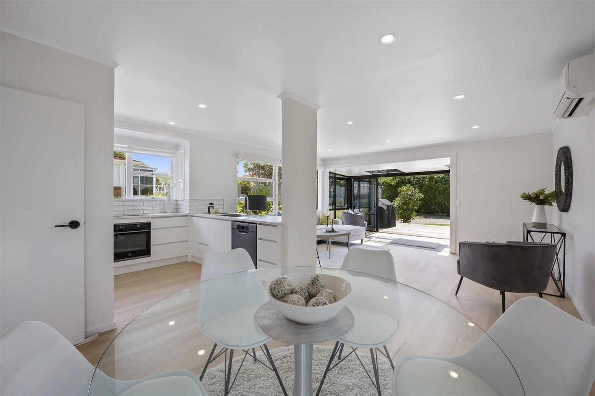 1/240 Hurstmere Road, Takapuna, North Shore City - Carousel 1