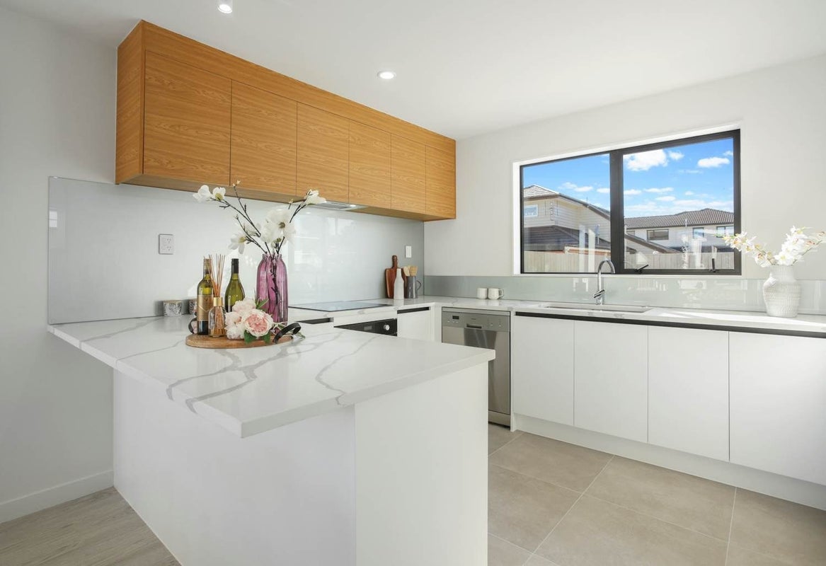 2/10 Alan Avenue, Henderson, Auckland - Carousel 2