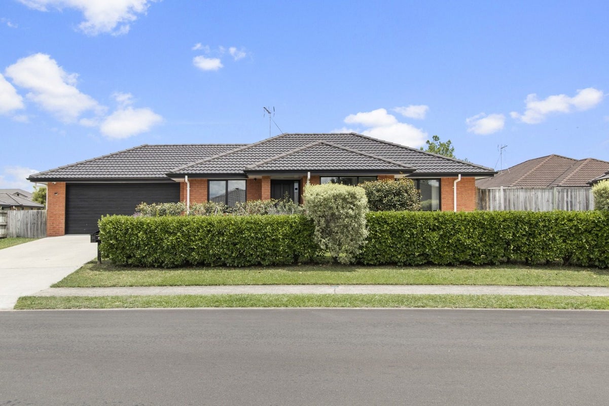 30 Edgeview Crescent, Fitzroy, Hamilton - Carousel 1