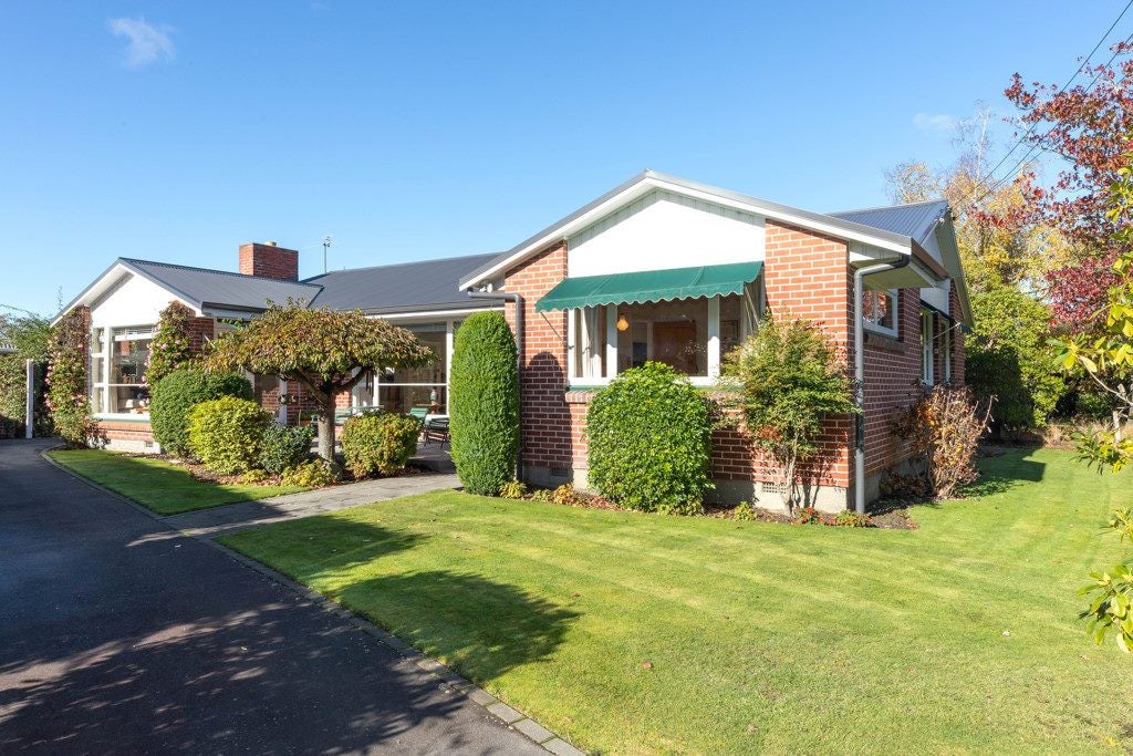 26 Sevenoaks Drive, Bryndwr, Christchurch - Carousel 1