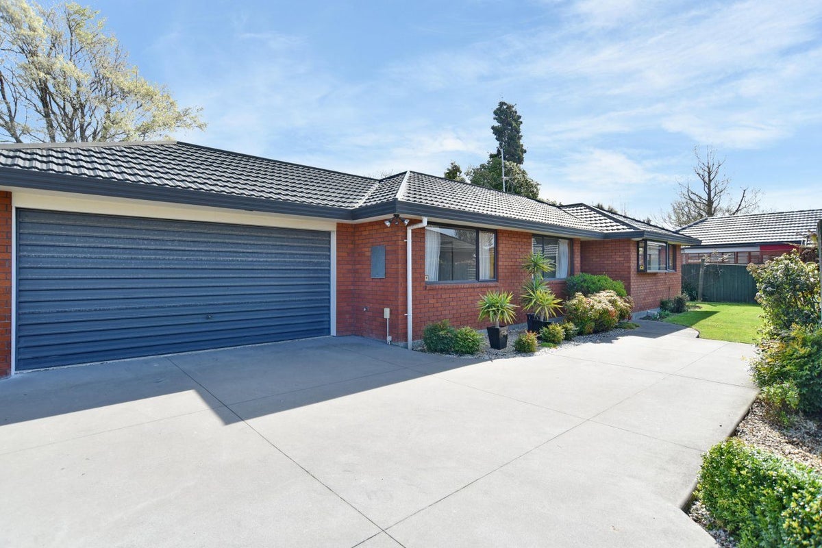 2/3 Netherby Lane, Shirley, Christchurch - Carousel 1