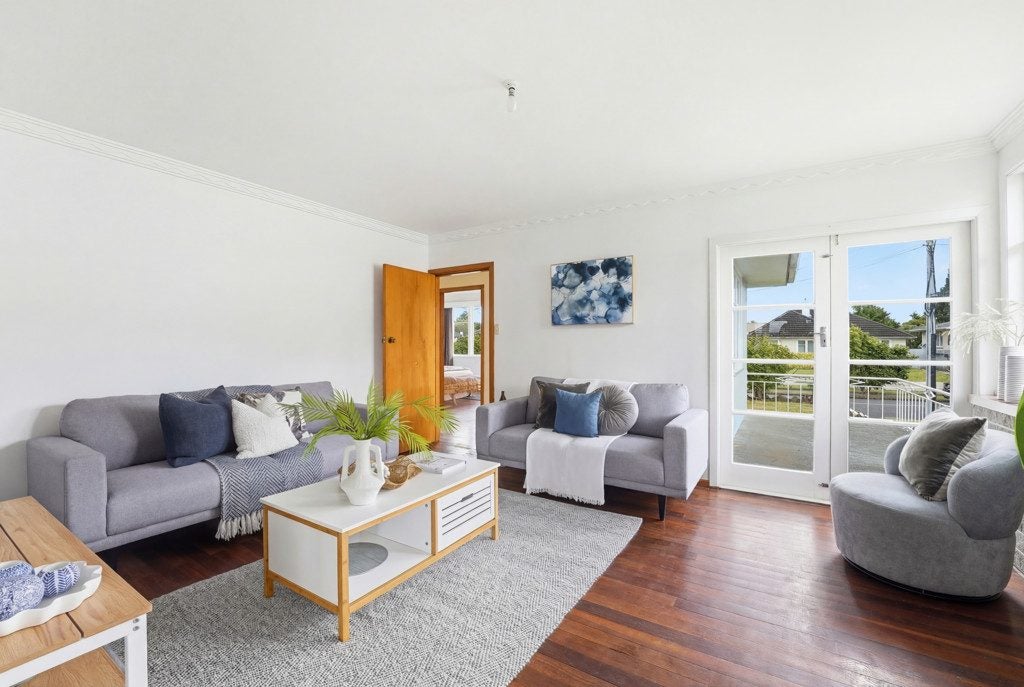 10 Camellia Avenue, Aramoho, Whanganui - Carousel 2