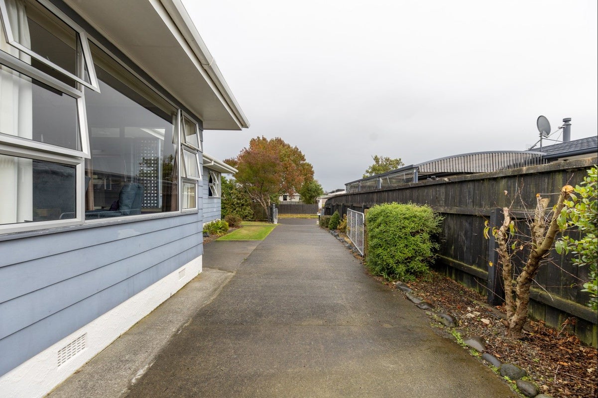 19 Dunk Place, Milson, Palmerston North - Carousel 2