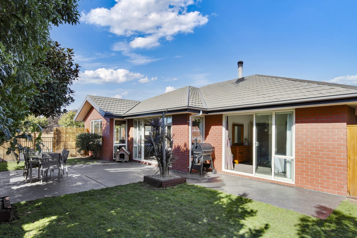 6 Punga Lane, Parklands, Christchurch - Carousel 1