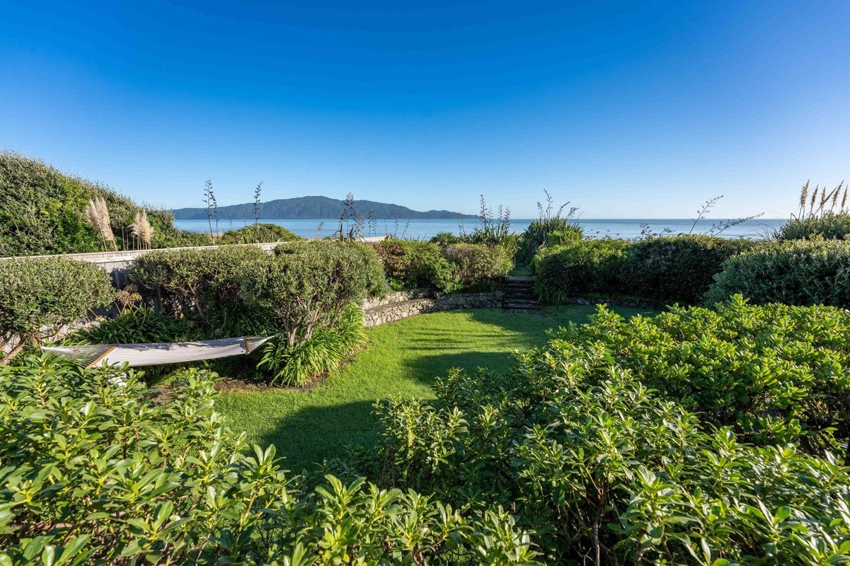 17 Oratia Street, Waikanae Beach, Waikanae - Carousel 2