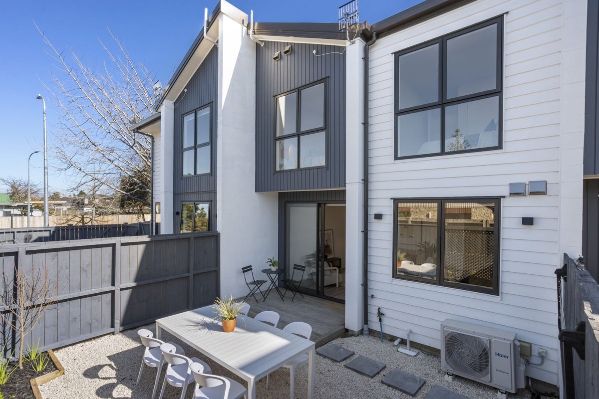 102B Celtic Crescent, Ellerslie, Auckland - Carousel 1