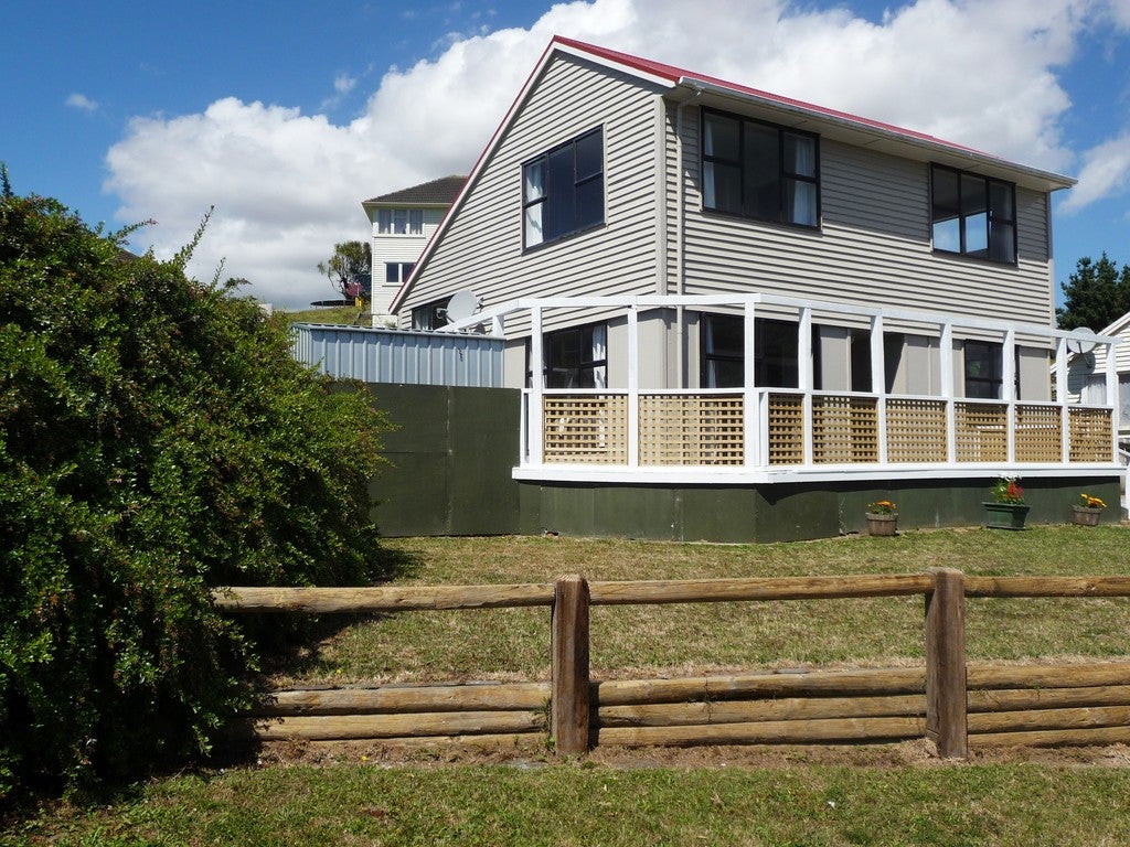 88 Waihora Crescent, Waitangirua, Porirua - Carousel 1