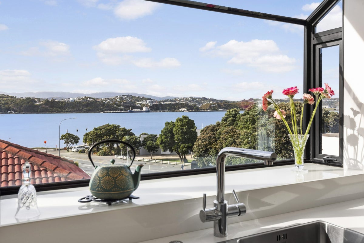 2/378 Evans Bay Parade, Hataitai, Wellington - Carousel 1