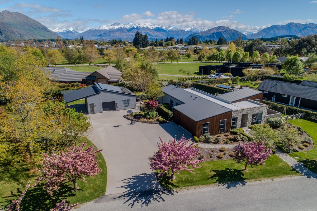 17 Mountain View Drive, Wanaka - Carousel 1