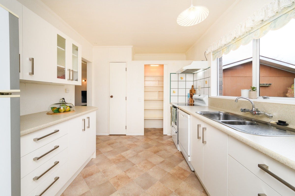 1 Wharite Place, Awapuni, Palmerston North - Carousel 2